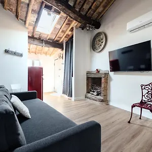 https://31-steps-to-heaven-heart-of-lucca.it-tuscanyhotel.com